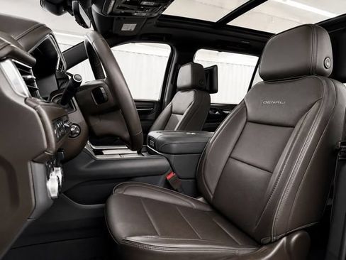Used 2024 GMC Yukon XL Denali w/ Denali Reserve Package AWD/4WD image 16