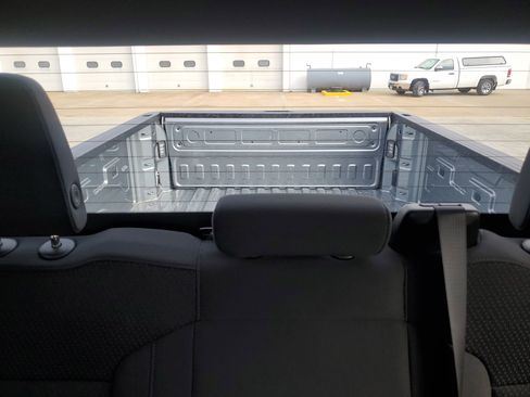 Used 2024 GMC Sierra 2500 Pro w/ Convenience Package image 14