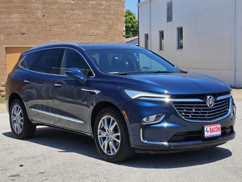 Used 2023 Buick Enclave Essence w/ Experience Buick Package AWD/4WD image 3