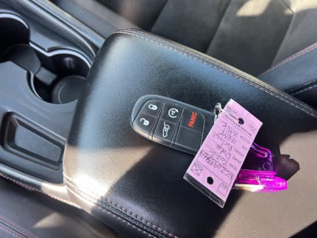Used 2022 Dodge Durango R/T w/ Blacktop Package RWD image 21