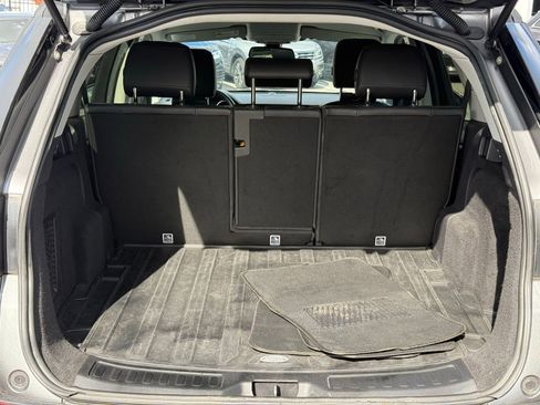 Used 2019 Land Rover Discovery Sport SE image 12