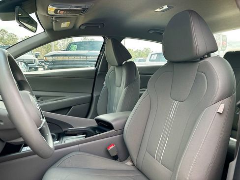 Used 2022 Hyundai Elantra SEL image 8