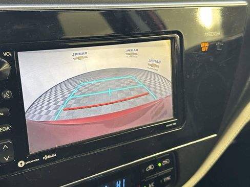 Used 2018 Toyota Corolla iM image 18