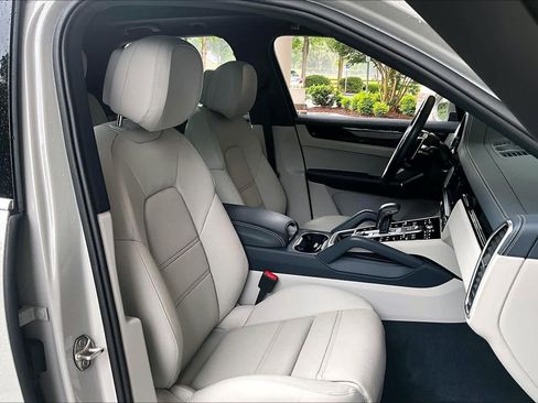 Used 2022 Porsche Cayenne E-Hybrid AWD/4WD image 9