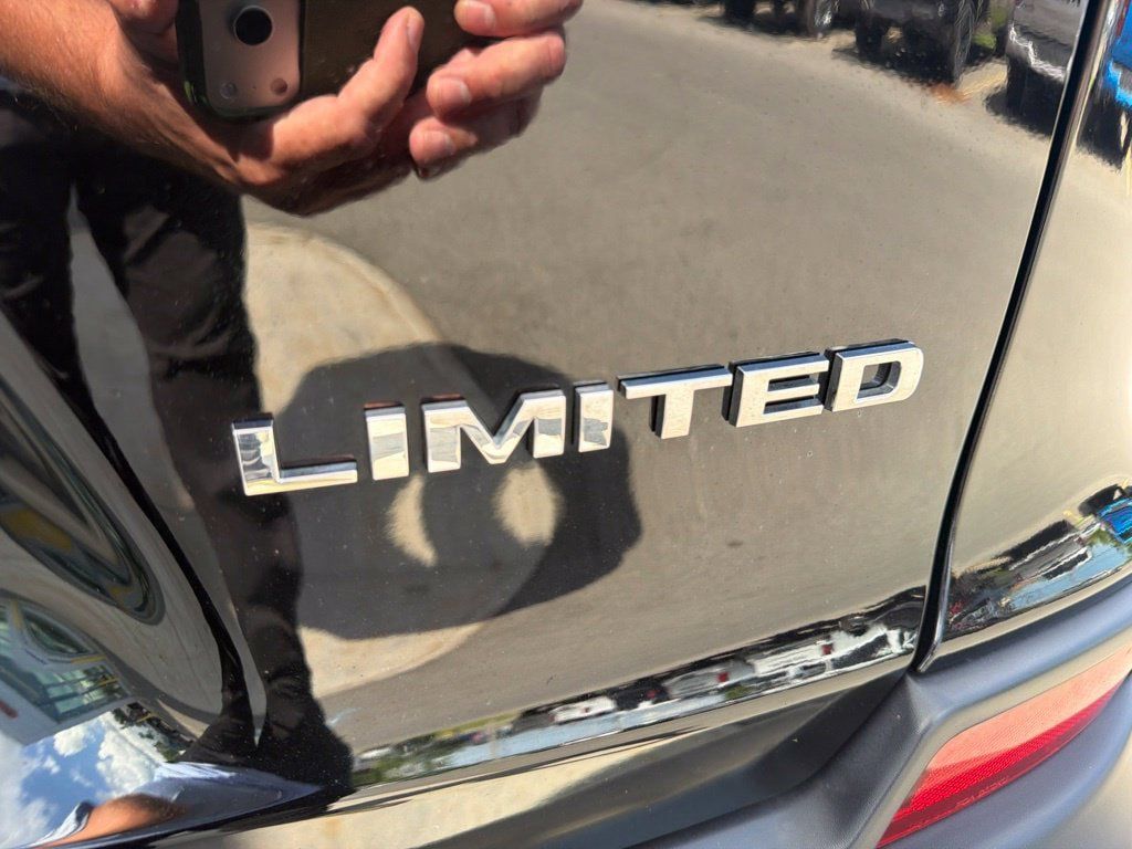Used 2021 Jeep Cherokee Limited AWD/4WD image 16