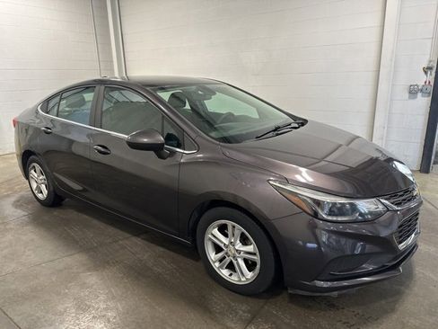 Used 2016 Chevrolet Cruze LT image 3