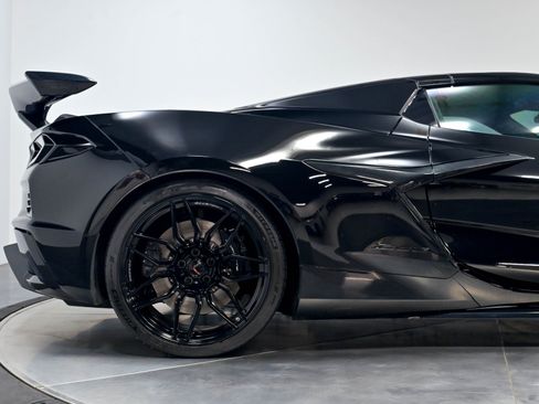 Used 2025 Chevrolet Corvette Z06 RWD image 28