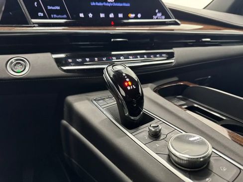 Used 2022 Cadillac Escalade Premium Luxury image 25