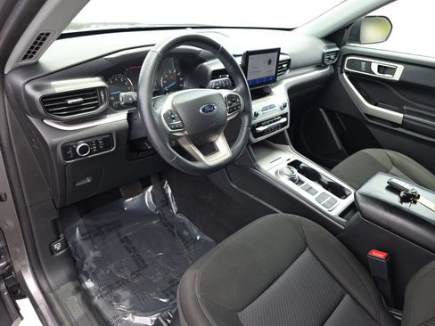 Used 2023 Ford Explorer XLT RWD image 16