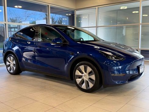 Used 2023 Tesla Model Y Long Range image 6