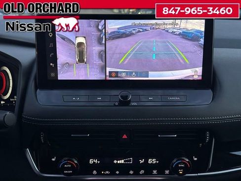 Used 2024 Nissan Rogue SL AWD/4WD image 14
