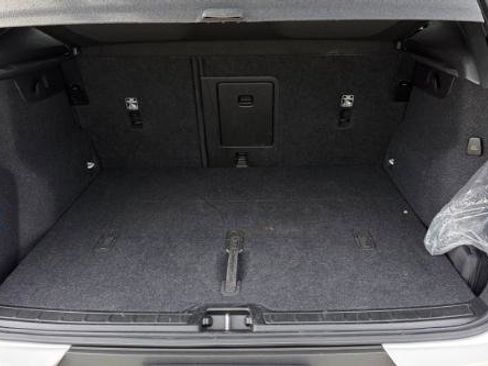 Used 2023 Volvo XC40 B5 Plus w/ Driver Assist Package image 6