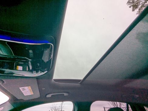 Used 2025 Mercedes-Benz GLC 300 image 26