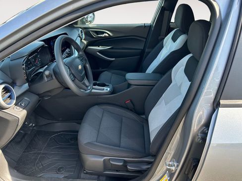 Used 2024 Chevrolet Trax LS image 15