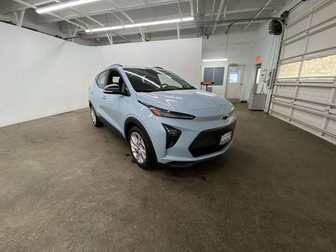Used 2023 Chevrolet Bolt EUV LT image 8