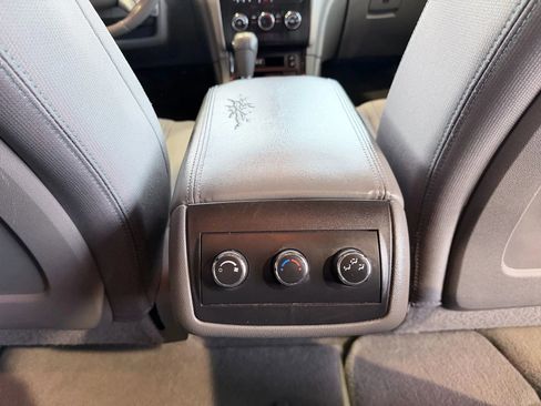 Used 2017 Chevrolet Traverse LT image 21