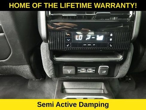 Used 2023 Jeep Wagoneer L Series III w/ Premium Group I AWD/4WD image 35