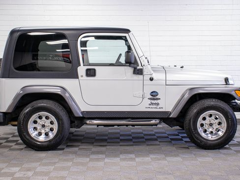 Used 2004 Jeep Wrangler X w/ Convenience Group AWD/4WD image 2