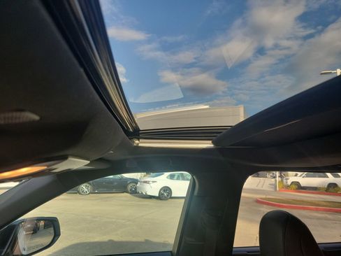 Certified 2024 Toyota Highlander XSE image 17