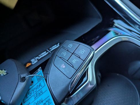 Used 2024 Chevrolet Traverse LT image 40