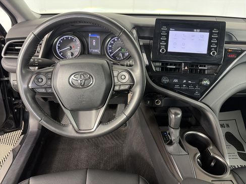 Used 2024 Toyota Camry SE FWD image 3