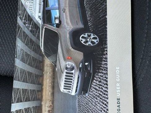 Used 2017 Jeep Renegade Latitude w/ Cold Weather Group AWD/4WD image 22
