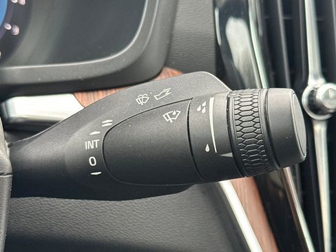 Used 2024 Volvo S60 B5 Plus image 37