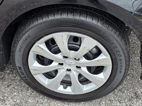 Used 2023 Toyota Corolla LE FWD image 31