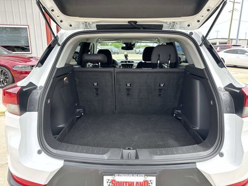 Used 2022 Chevrolet TrailBlazer LT w/ Convenience Package FWD image 8