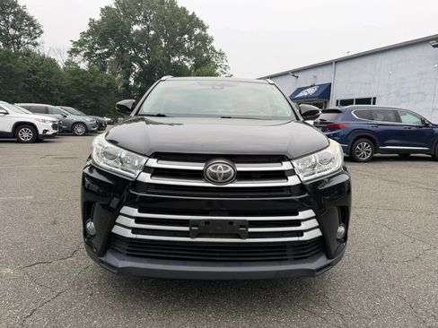 Used 2017 Toyota Highlander XLE AWD/4WD image 2