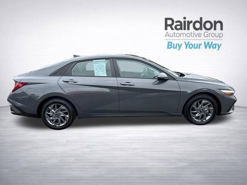 Used 2024 Hyundai Elantra SEL FWD image 8