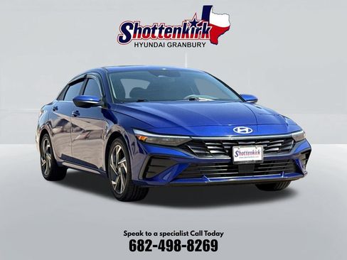 Used 2024 Hyundai Elantra SEL w/ Convenience Package FWD image 3
