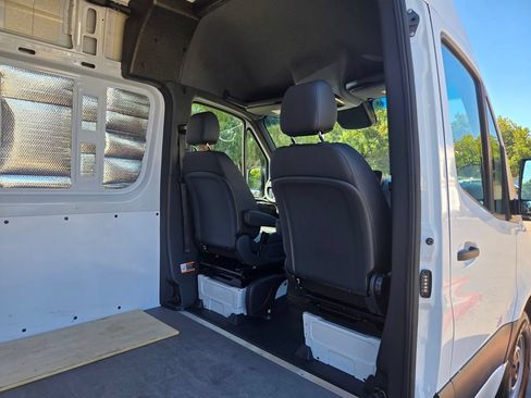 Used 2024 Mercedes-Benz Sprinter 2500 image 12