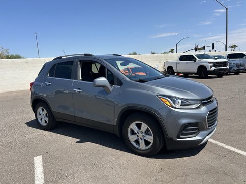 Used 2019 Chevrolet Trax LT w/ LT Convenience Package FWD image 7