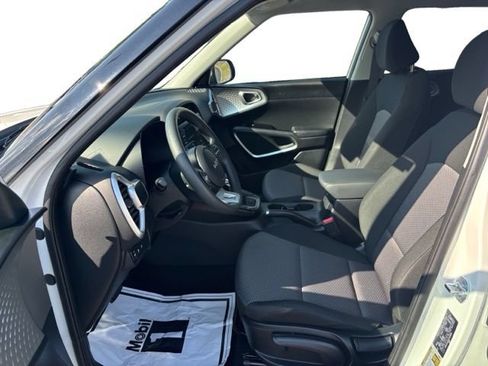 Certified 2025 Kia Soul LX w/ LX Technology Package FWD image 10