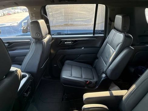 Used 2025 Chevrolet Suburban RST AWD/4WD image 10