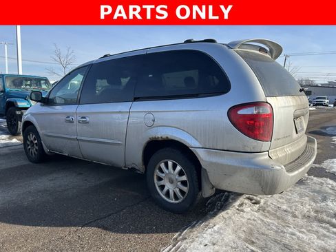 Used 2003 Chrysler Town & Country EX image 29
