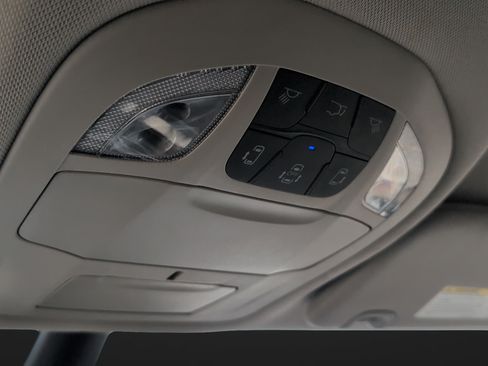 Used 2023 Chrysler Pacifica Touring-L FWD image 19