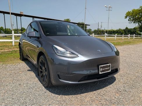 Used 2022 Tesla Model Y Long Range AWD/4WD image 3