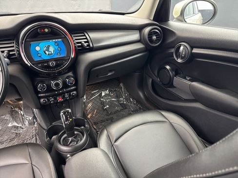 Used 2020 MINI Cooper 4-Door Hardtop image 10