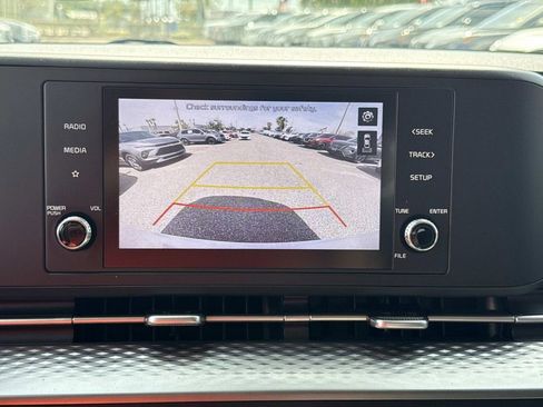 Used 2022 Kia Carnival LX FWD image 22
