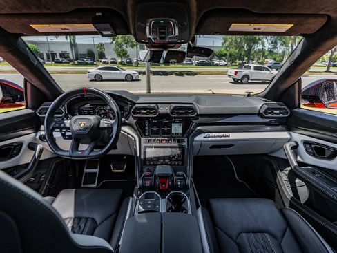 Used 2024 Lamborghini Urus S AWD/4WD image 23