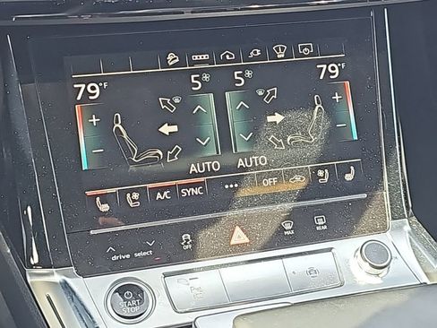 Used 2022 Audi e-tron Prestige w/ Prestige Package image 6