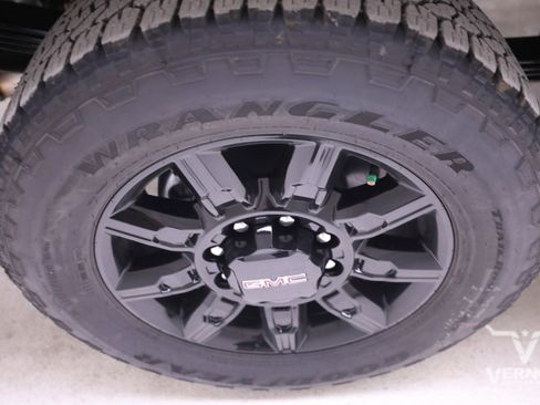 Used 2026 GMC Sierra 2500 AT4 w/ AT4 Premium Plus Package AWD/4WD image 39