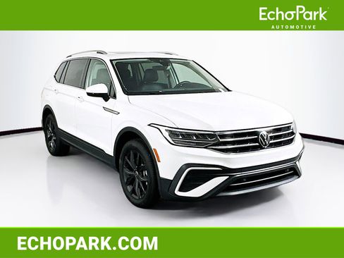 Used 2024 Volkswagen Tiguan SE image 1
