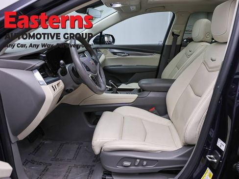Used 2017 Cadillac XT5 Luxury w/ Driver Awareness Package AWD/4WD image 14