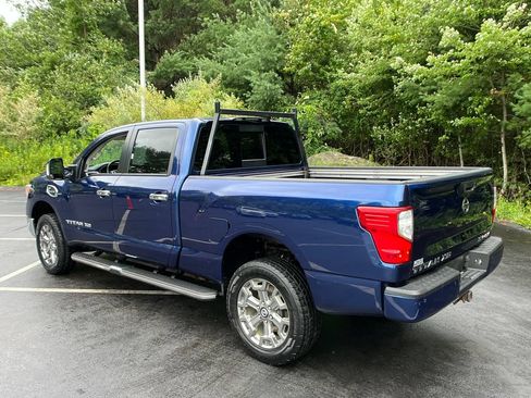 Used 2018 Nissan Titan SV w/ SV Convenience Package AWD/4WD image 3