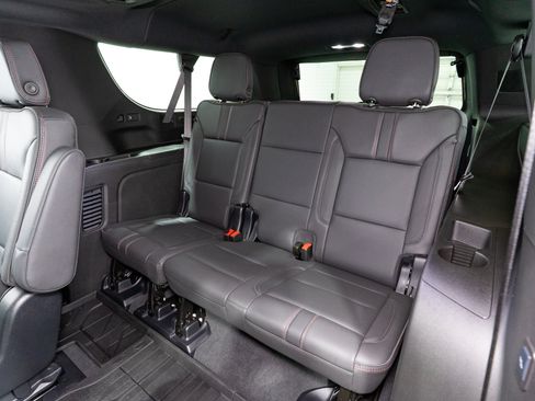 Used 2025 Chevrolet Suburban RST w/ Comfort Package AWD/4WD image 33