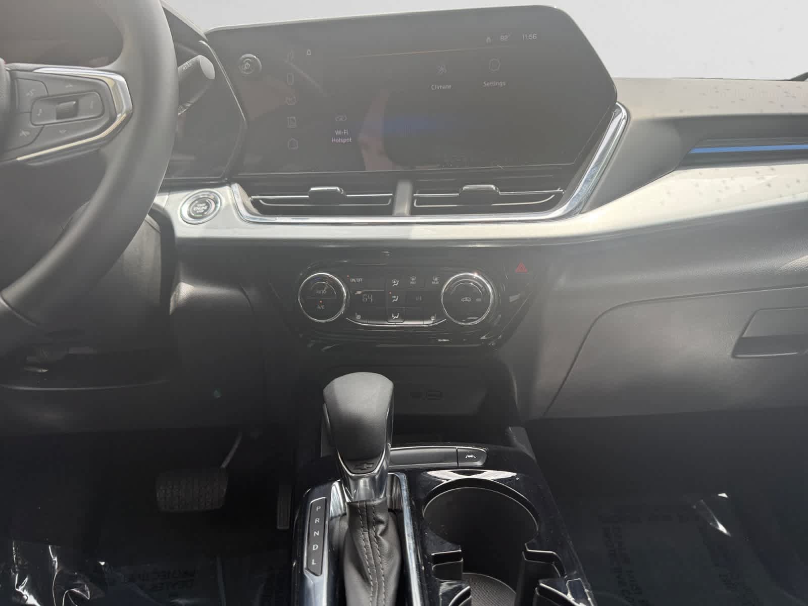 Used 2025 Chevrolet Trax LT w/ LT Convenience Package FWD image 10