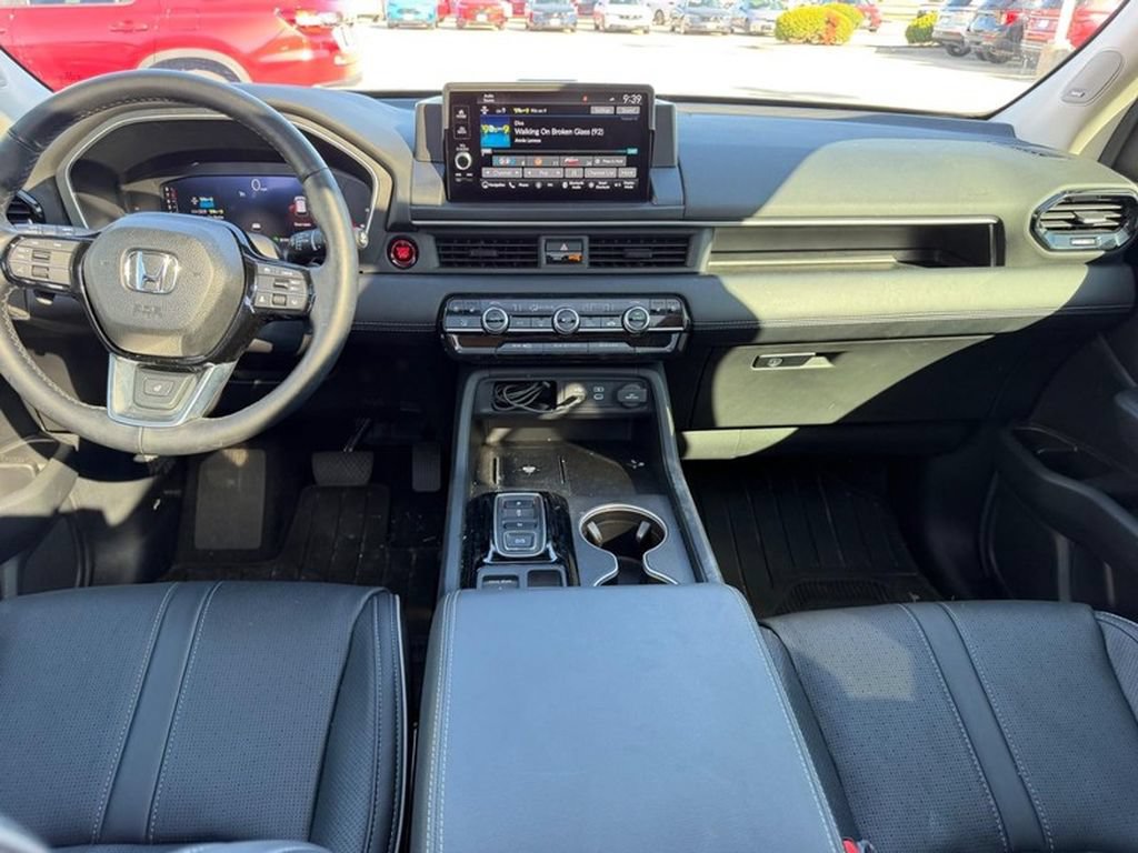 Used 2025 Honda Pilot Elite image 13